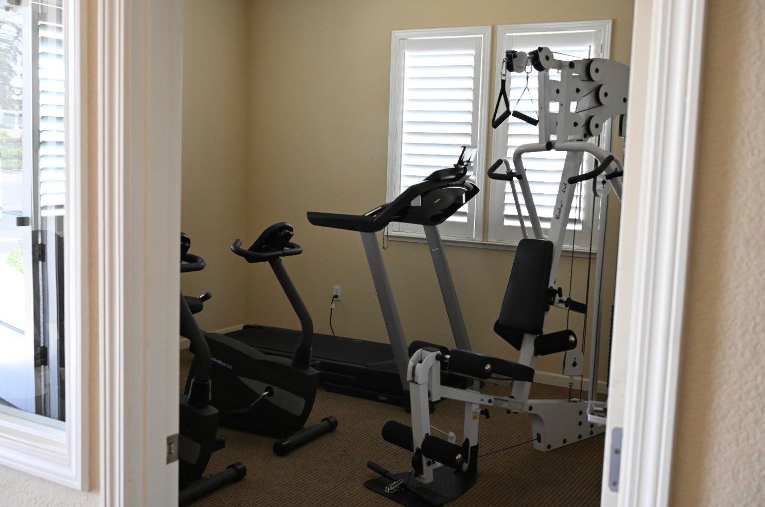 1584 Duke Dr, Livingston CA  95334-9343 exterior