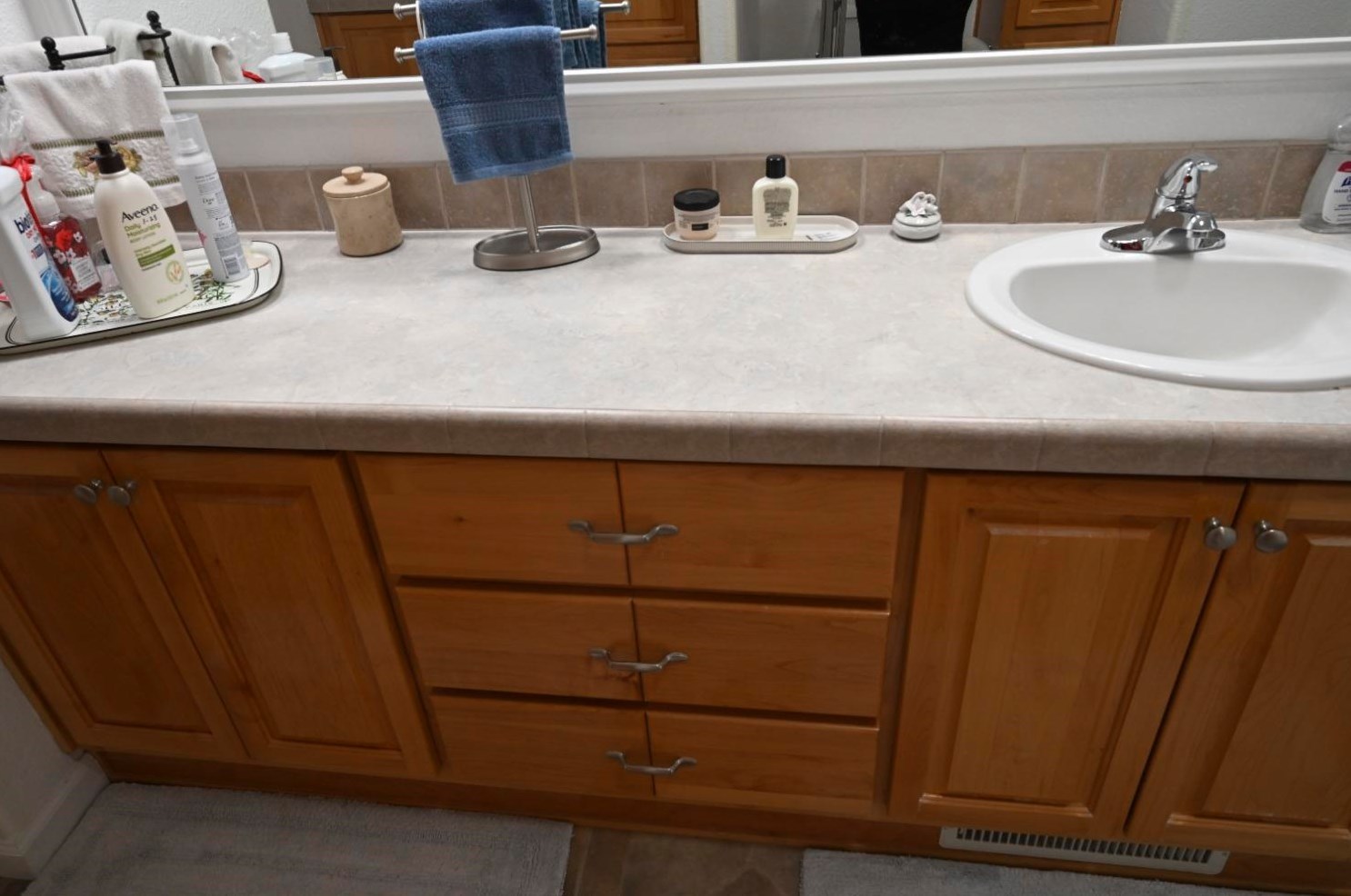 1584 Duke Dr, Livingston CA  95334-9343 exterior