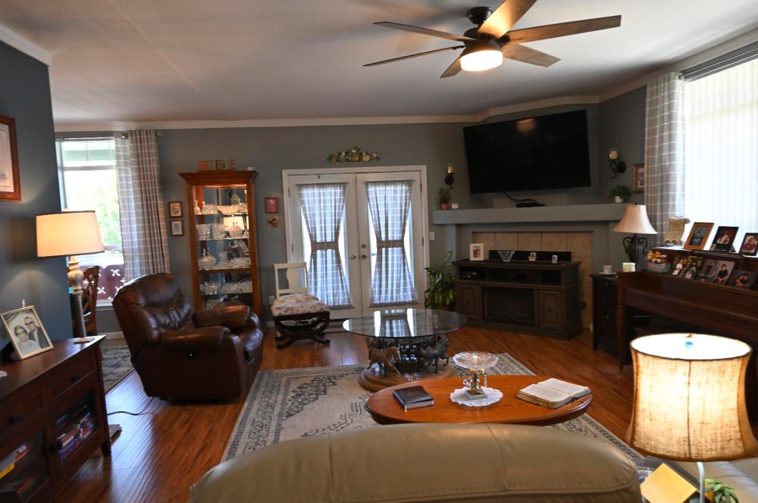 1584 Duke Dr, Livingston CA  95334-9343 exterior