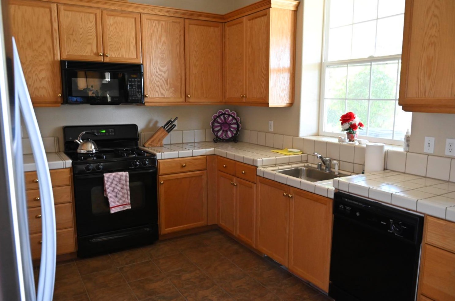 1584 Duke Dr, Livingston CA  95334-9343 exterior