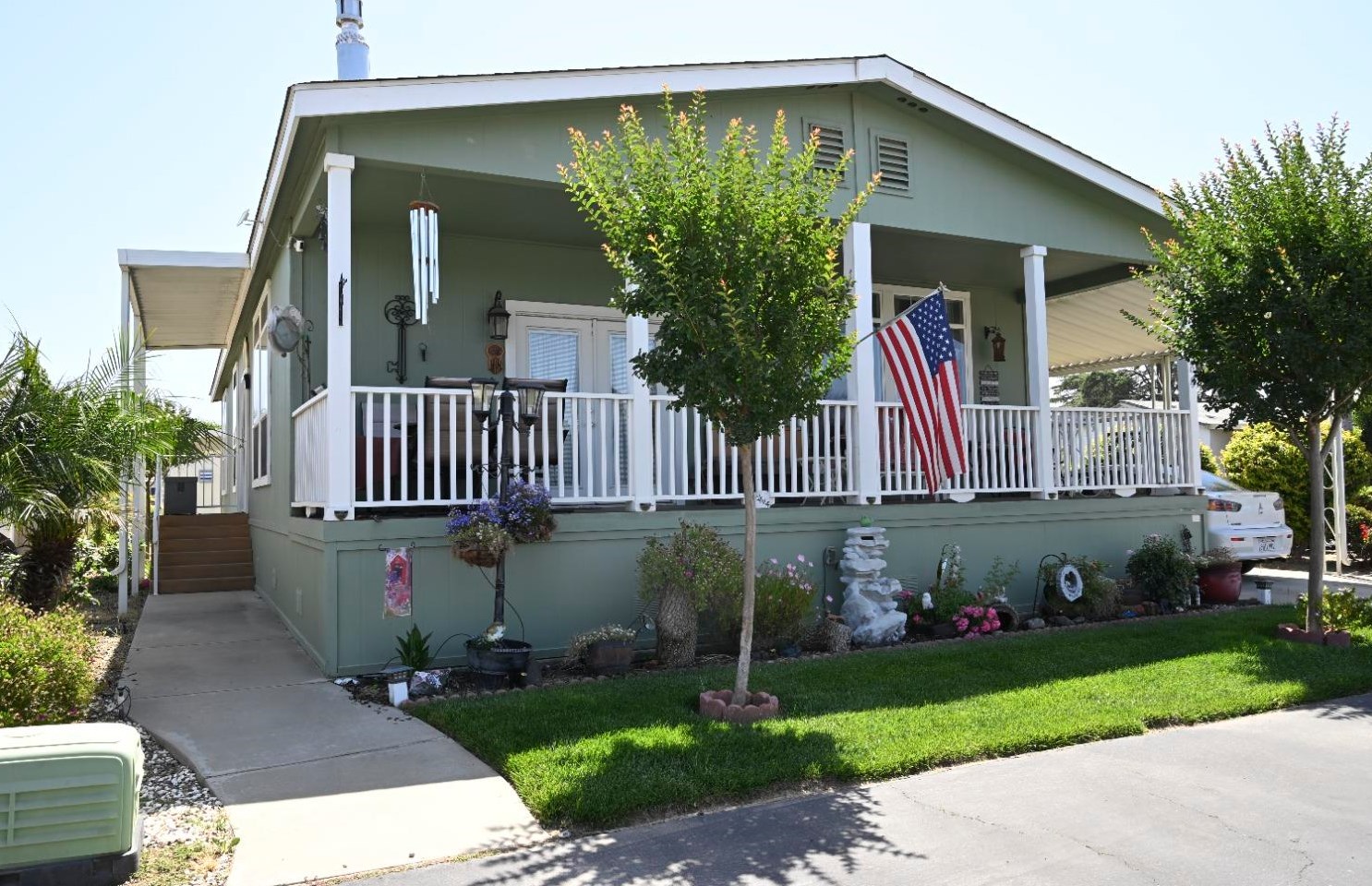 1584 Duke Dr, Livingston CA  95334-9343 exterior