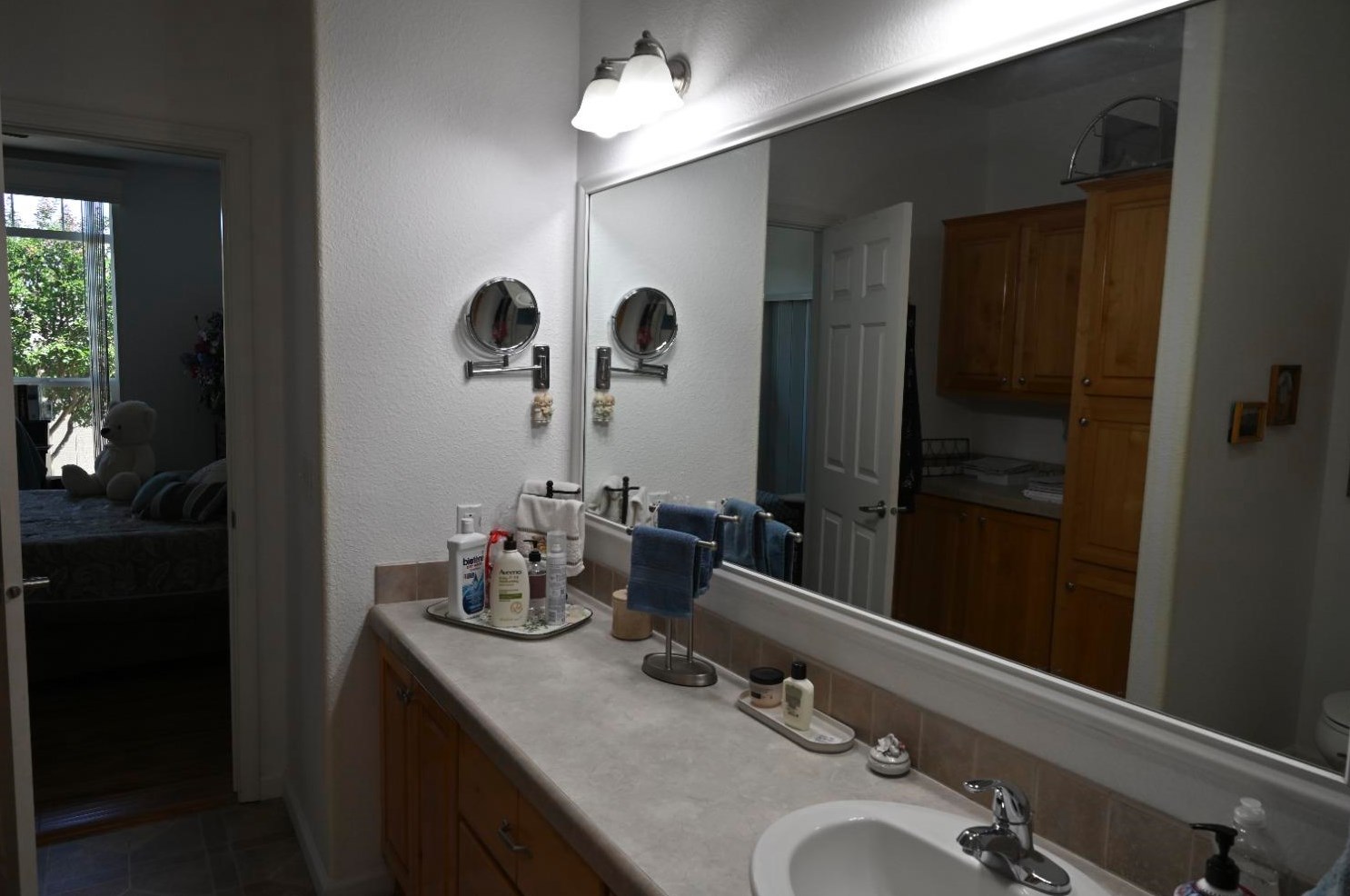 1584 Duke Dr, Livingston CA  95334-9343 exterior