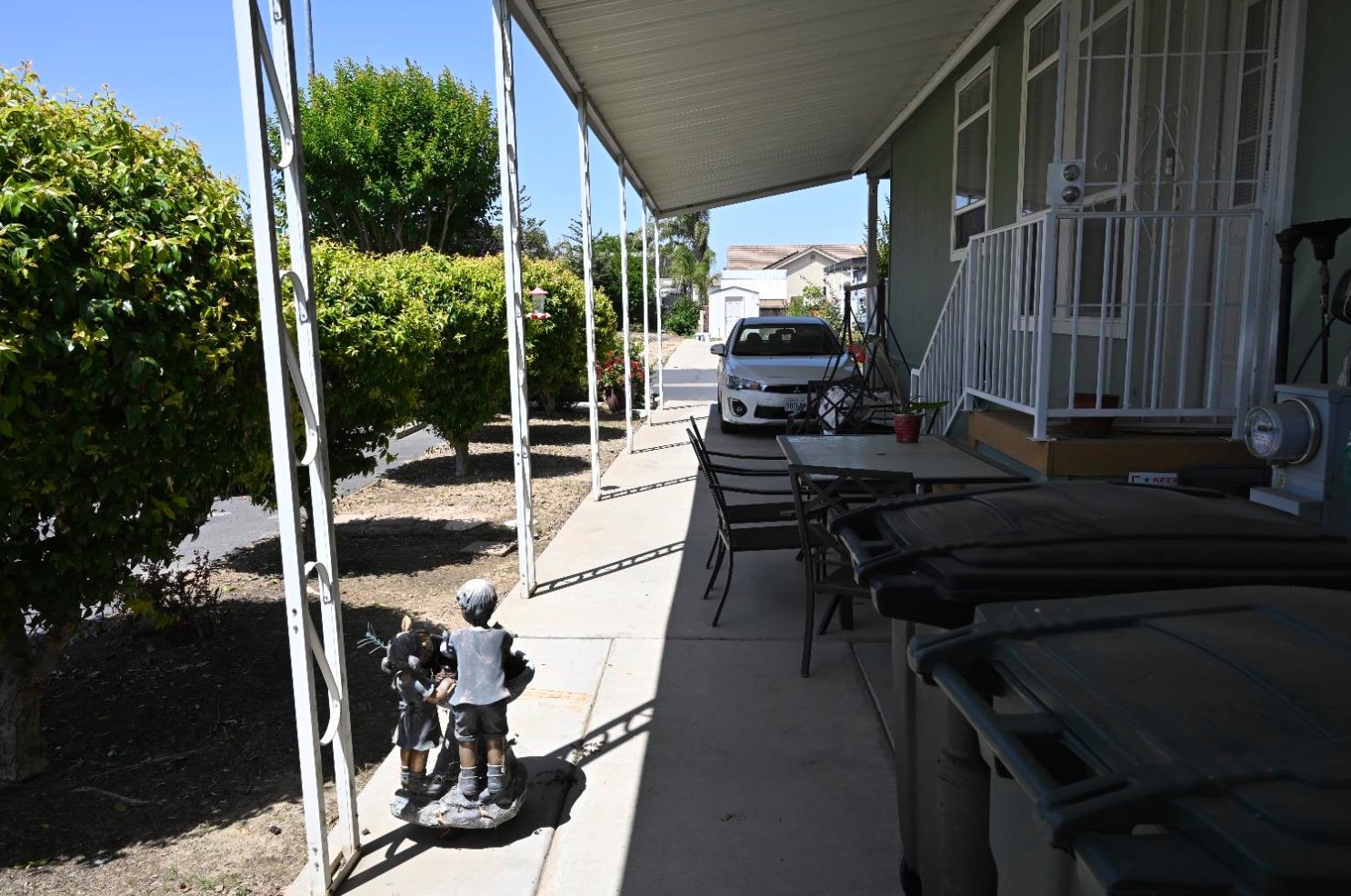 1584 Duke Dr, Livingston CA  95334-9343 exterior