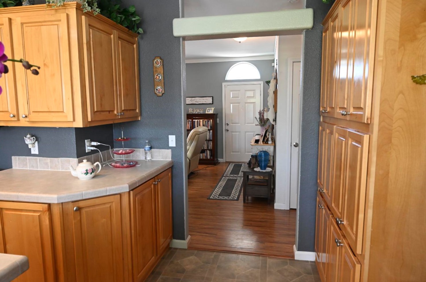 1584 Duke Dr, Livingston CA  95334-9343 exterior