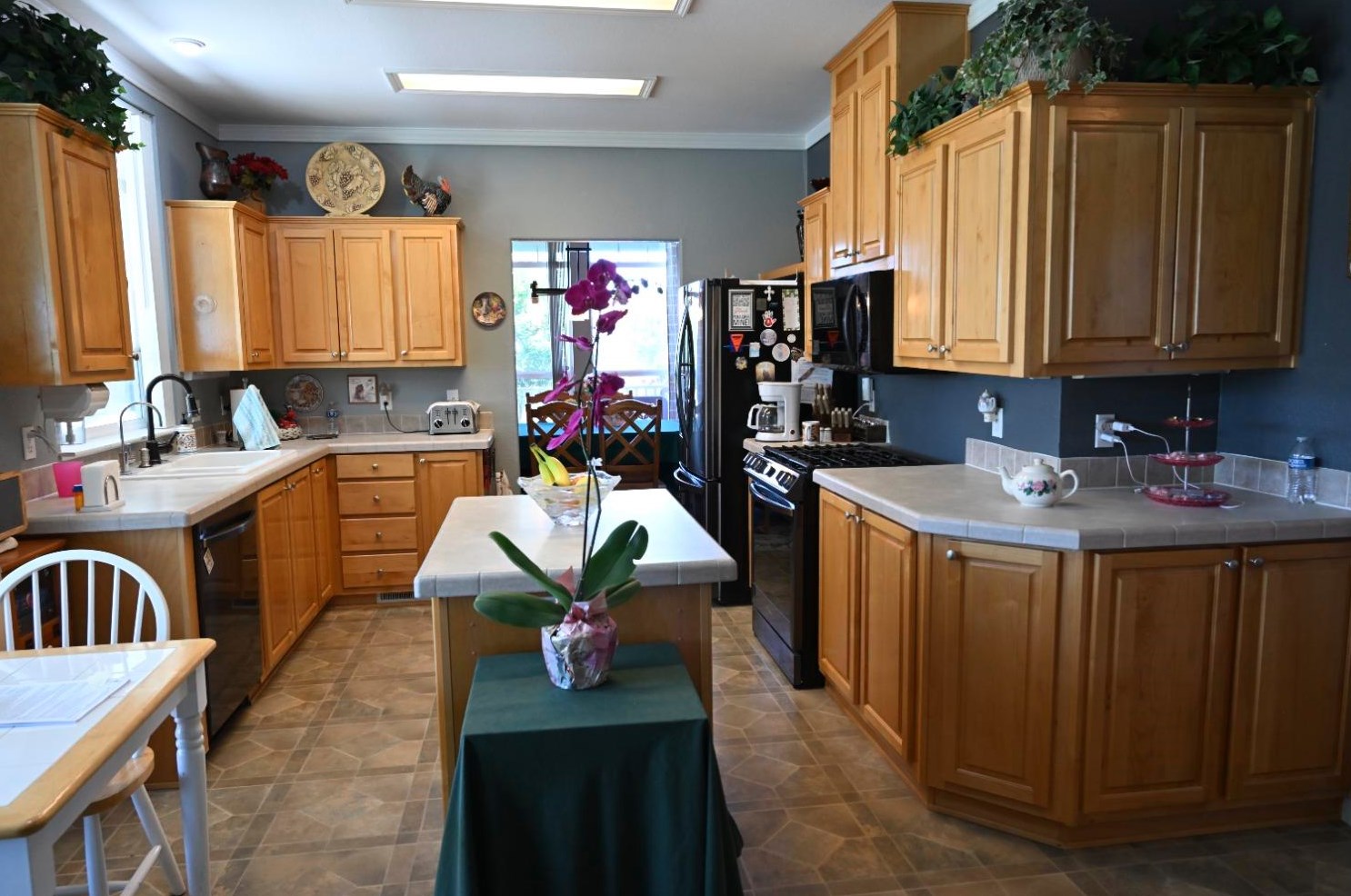 1584 Duke Dr, Livingston CA  95334-9343 exterior