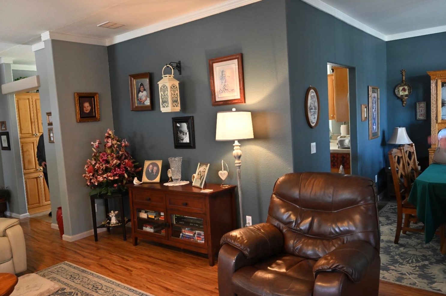 1584 Duke Dr, Livingston CA  95334-9343 exterior