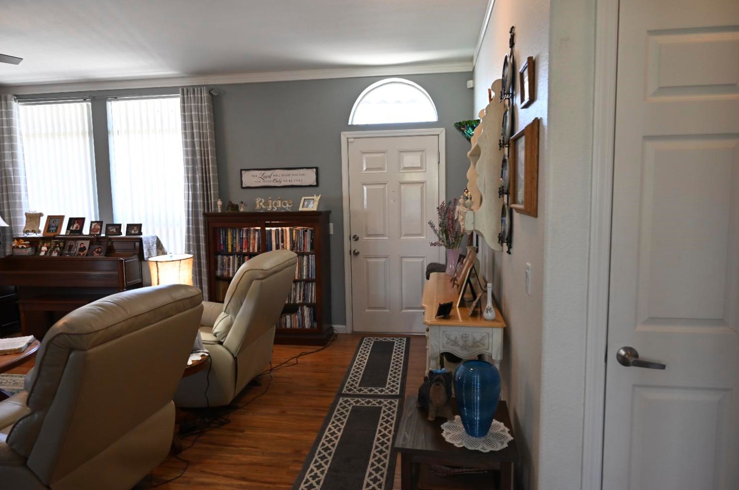 1584 Duke Dr, Livingston CA  95334-9343 exterior