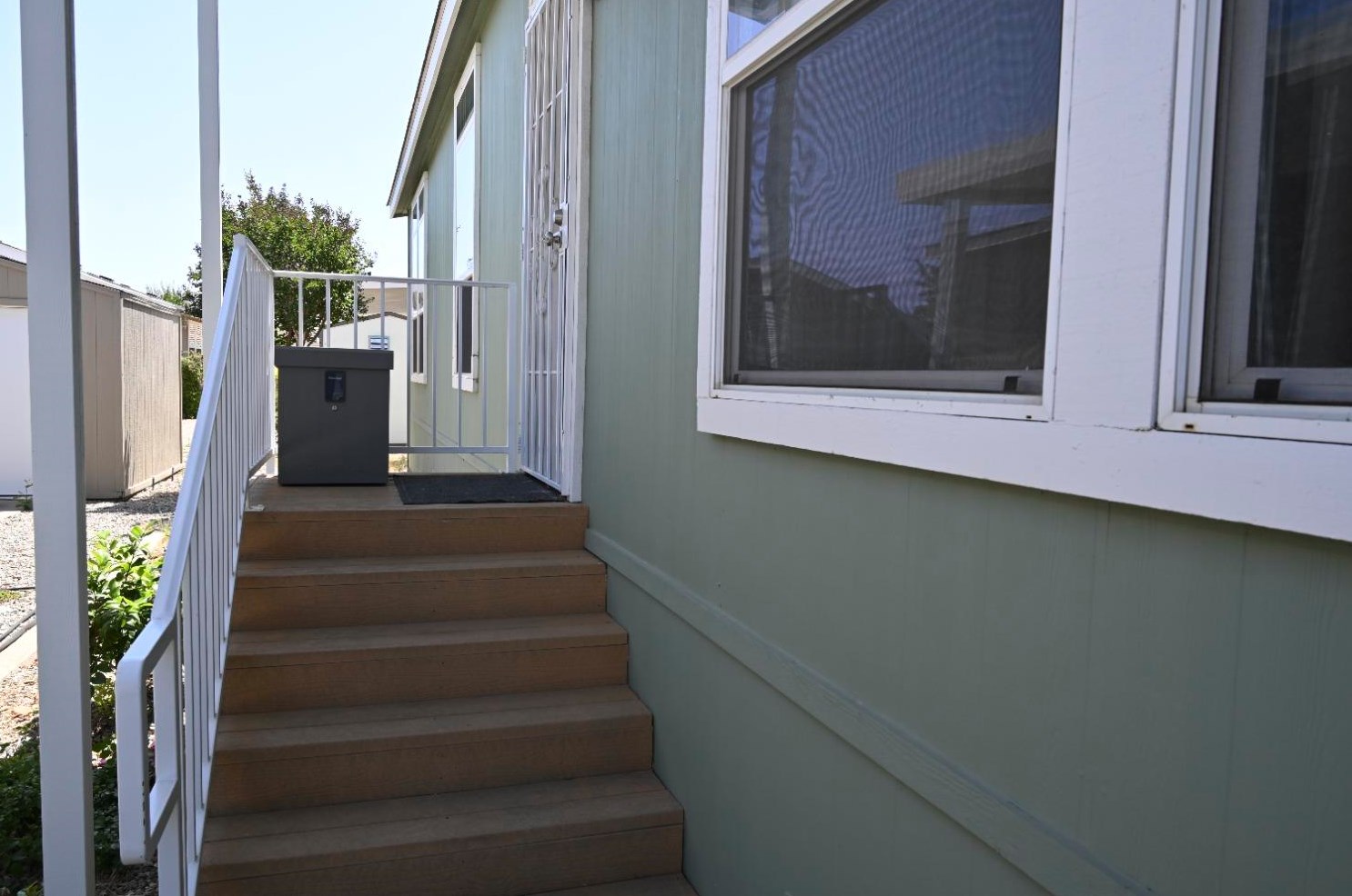 1584 Duke Dr, Livingston CA  95334-9343 exterior