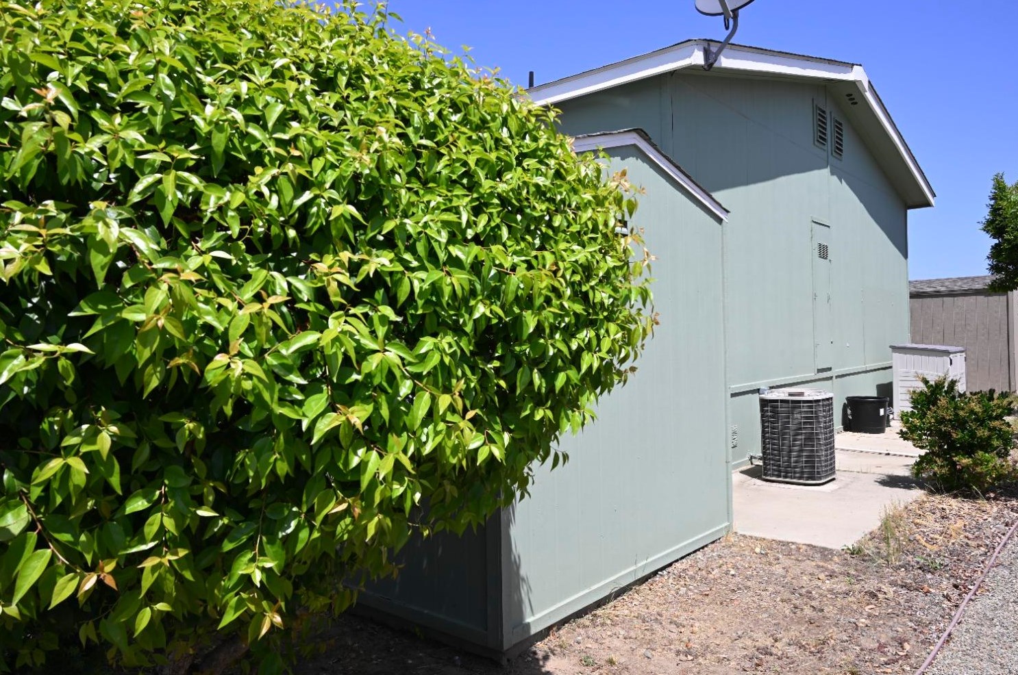 1584 Duke Dr, Livingston CA  95334-9343 exterior