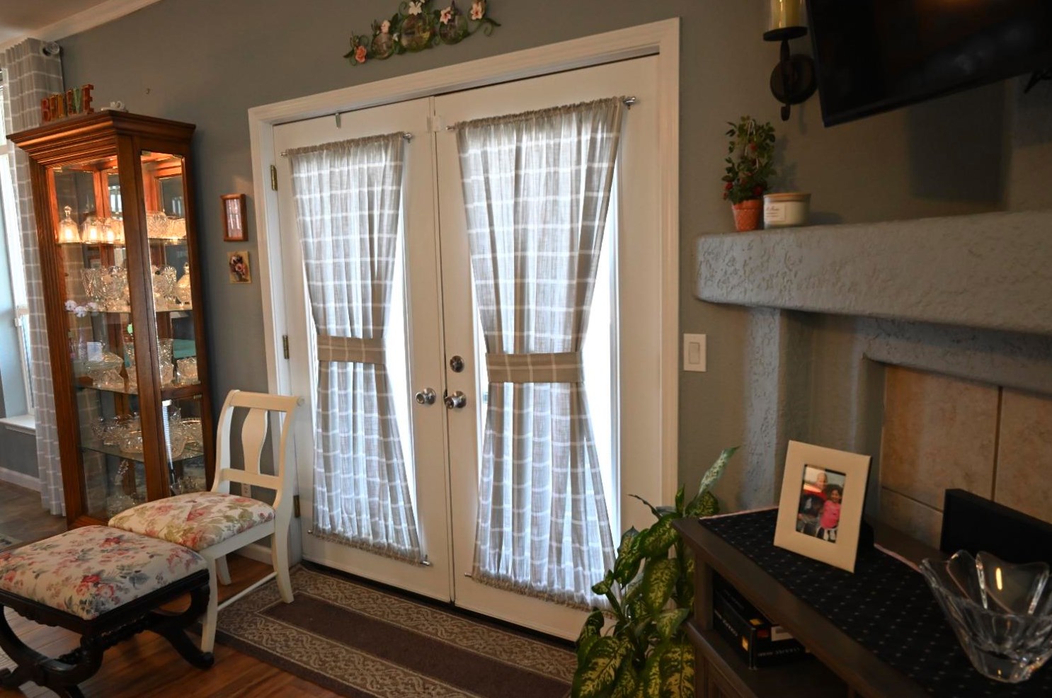 1584 Duke Dr, Livingston CA  95334-9343 exterior