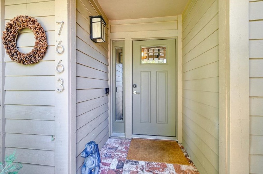 7663 Pocket Rd, Sacramento, CA 95831-4114