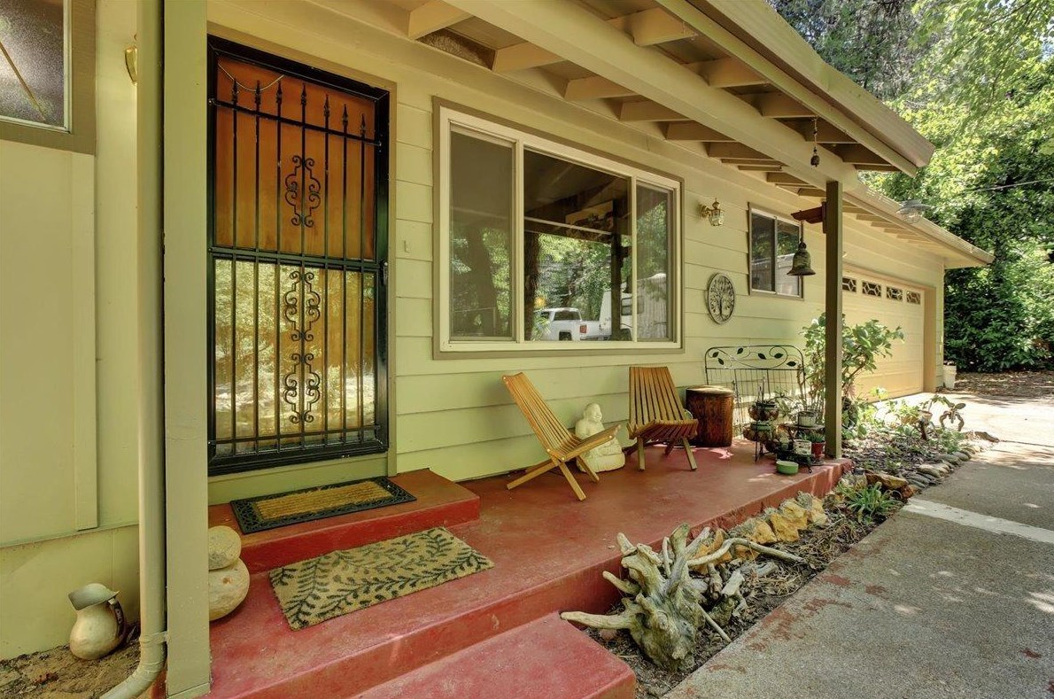 13192 Dogwood Ln, Grass Valley, CA 95945-9010
