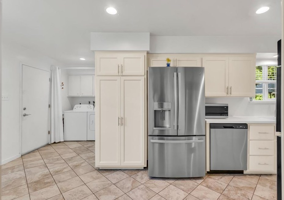 1840 Maryal Dr, Sacramento CA  95864-1548 exterior