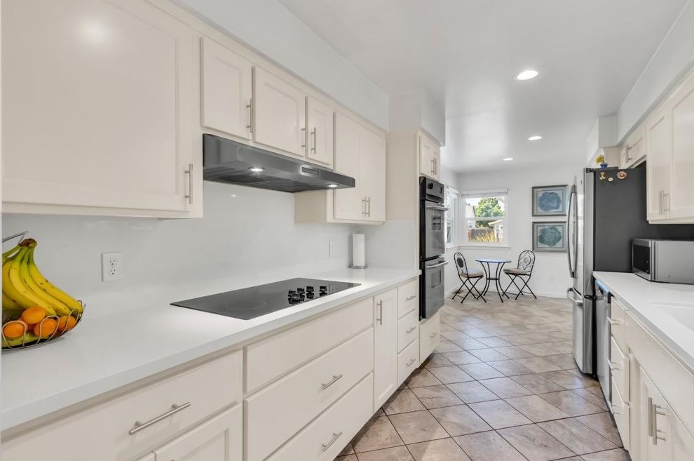 1840 Maryal Dr, Sacramento CA  95864-1548 exterior