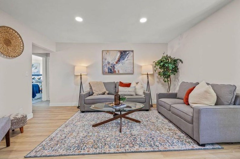 5652 Bradd Way, Sacramento CA  95822-3102 exterior