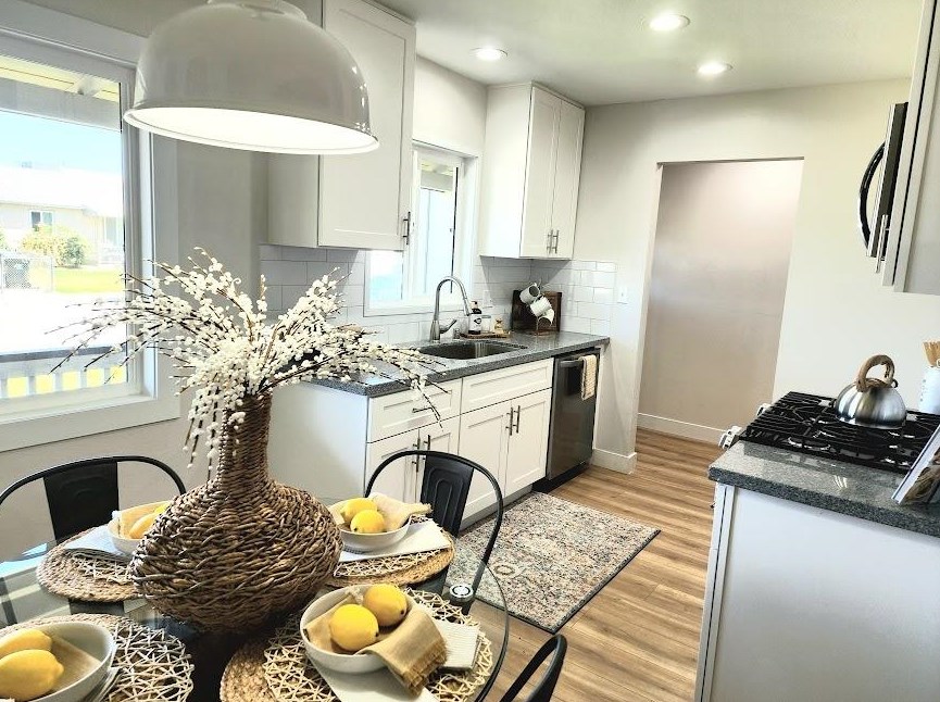 5652 Bradd Way, Sacramento CA  95822-3102 exterior