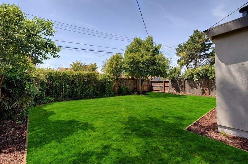 5652 Bradd Way, Sacramento CA  95822-3102 exterior