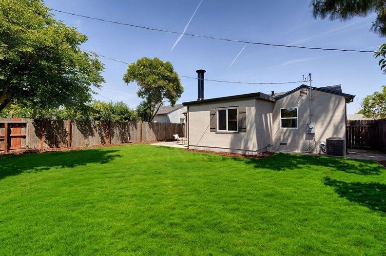 5652 Bradd Way, Sacramento CA  95822-3102 exterior