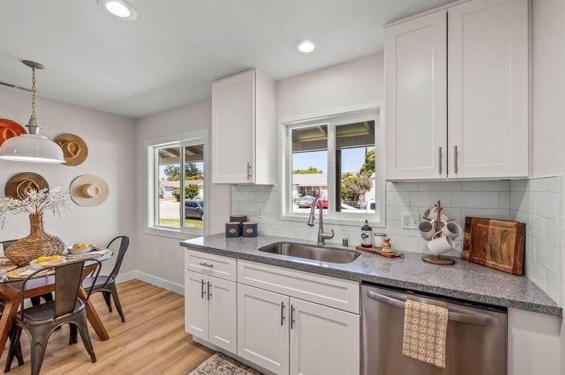 5652 Bradd Way, Sacramento CA  95822-3102 exterior