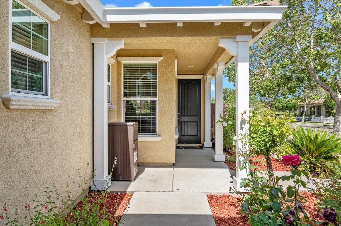 399 Applegate Dr, Valley Home, CA 95361-8285