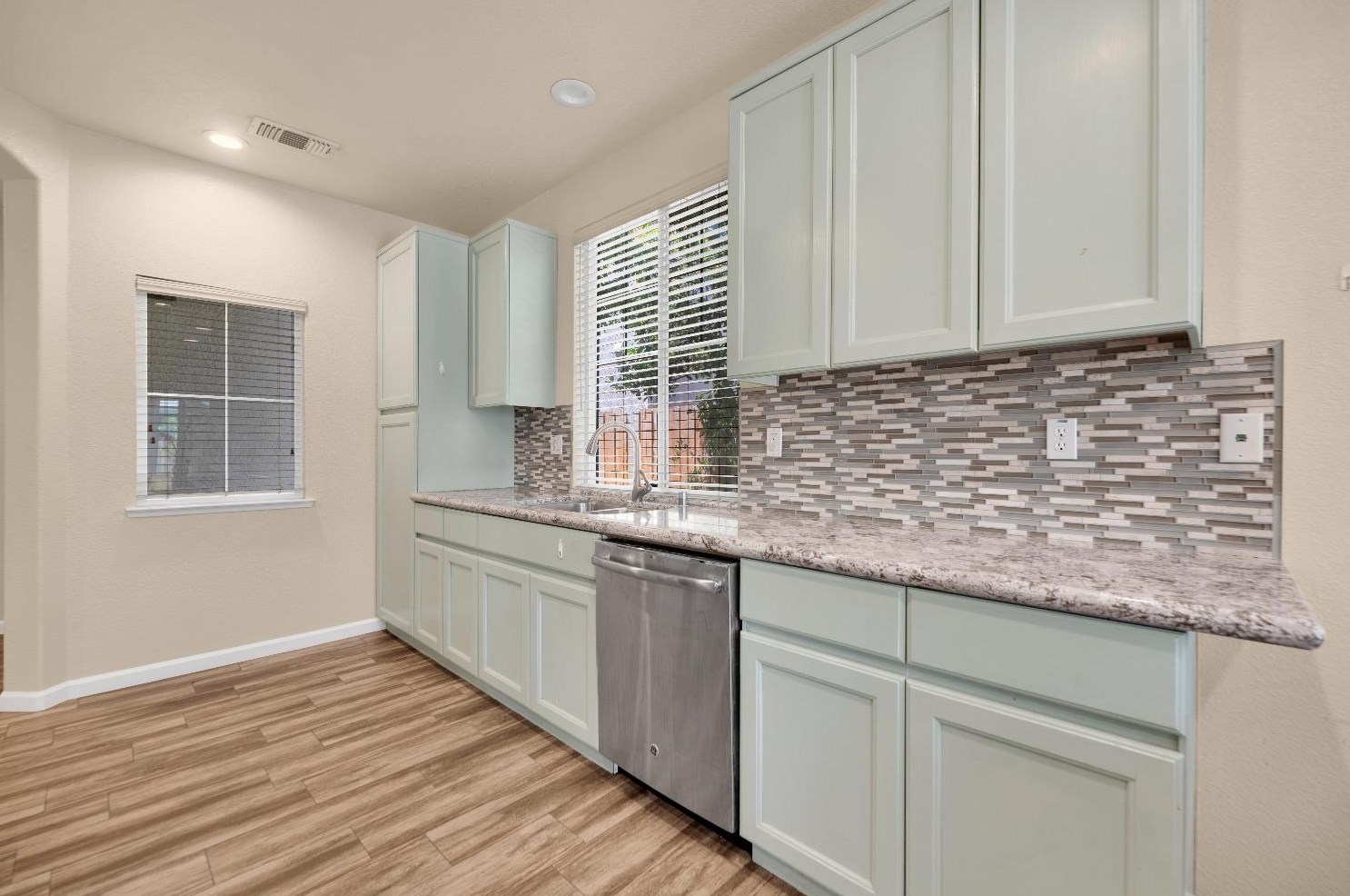 3355 Seymour Ct, West Sacramento CA  95691-5408 exterior