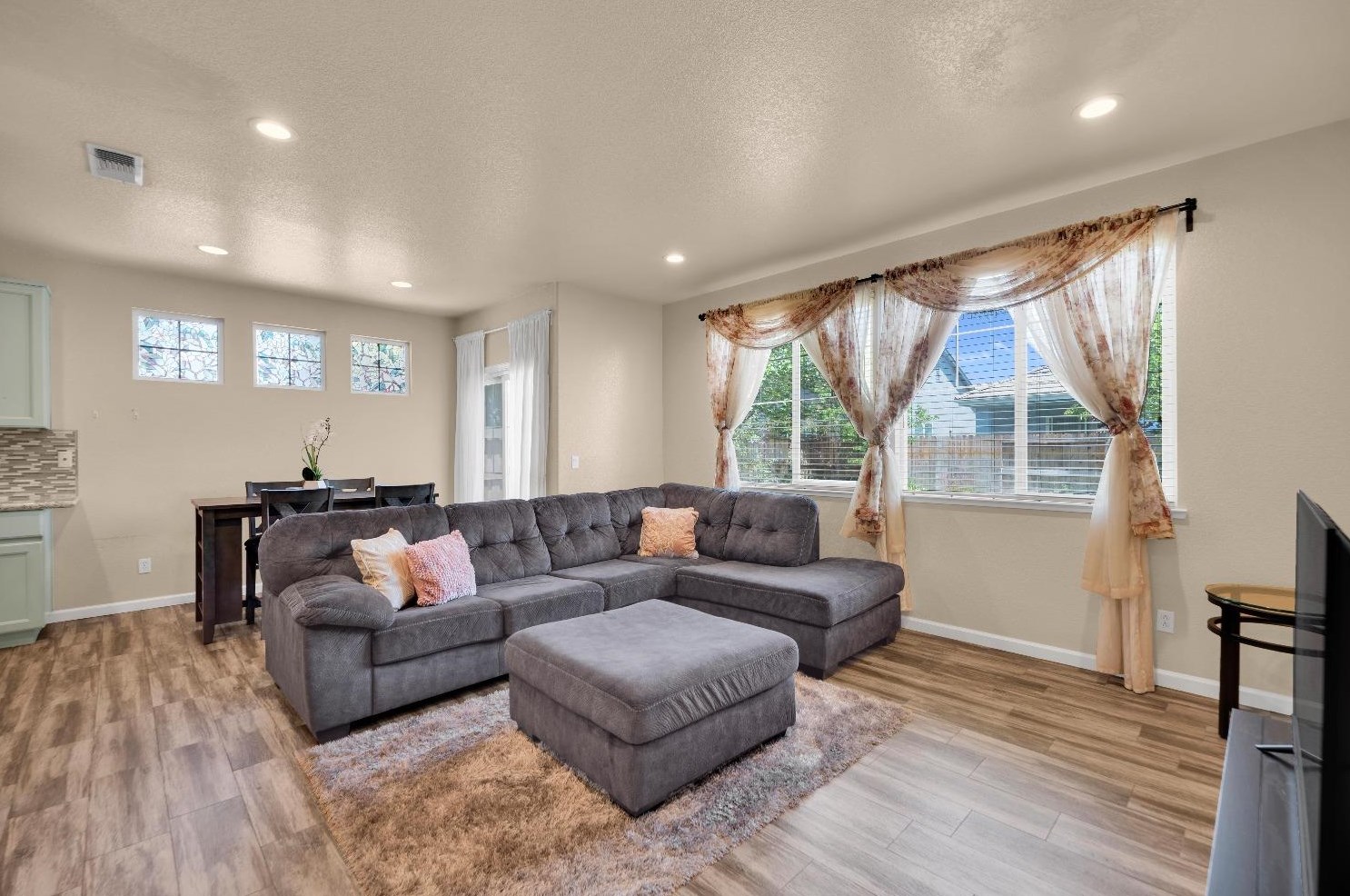 3355 Seymour Ct, West Sacramento CA  95691-5408 exterior