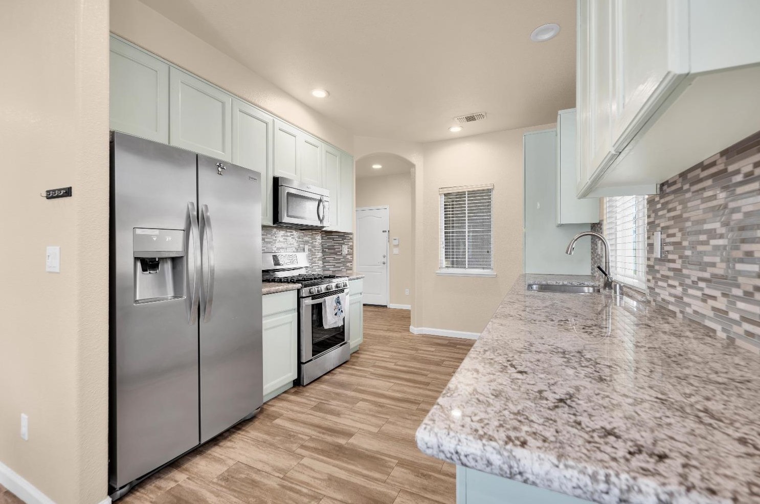 3355 Seymour Ct, West Sacramento CA  95691-5408 exterior