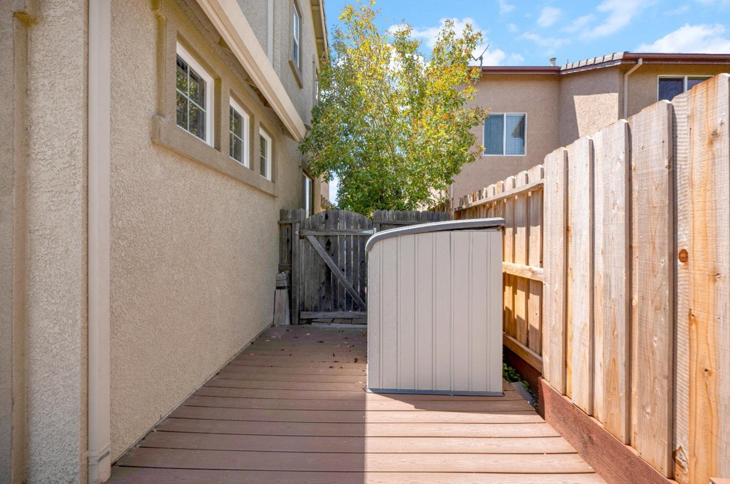 3355 Seymour Ct, West Sacramento CA  95691-5408 exterior