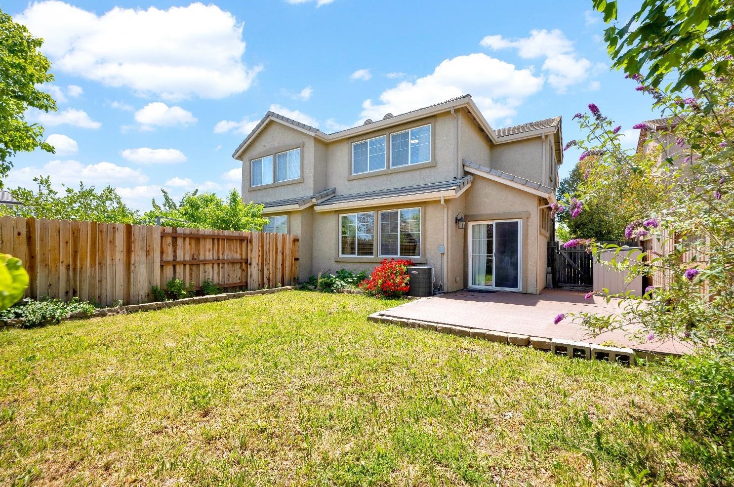 3355 Seymour Ct, West Sacramento CA  95691-5408 exterior