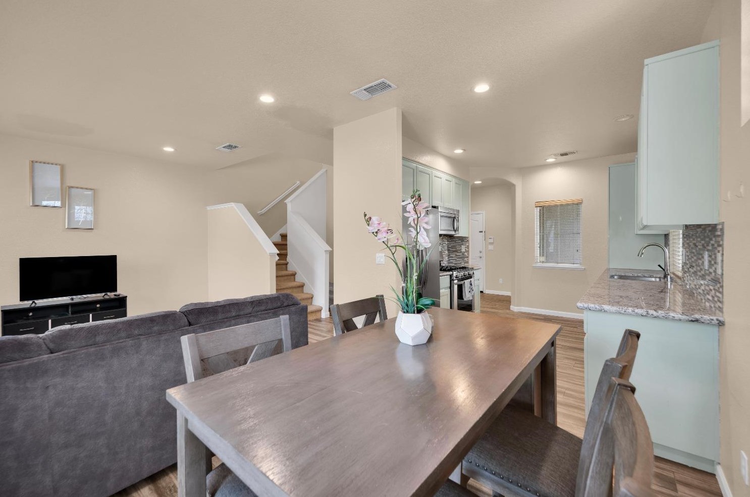 3355 Seymour Ct, West Sacramento CA  95691-5408 exterior