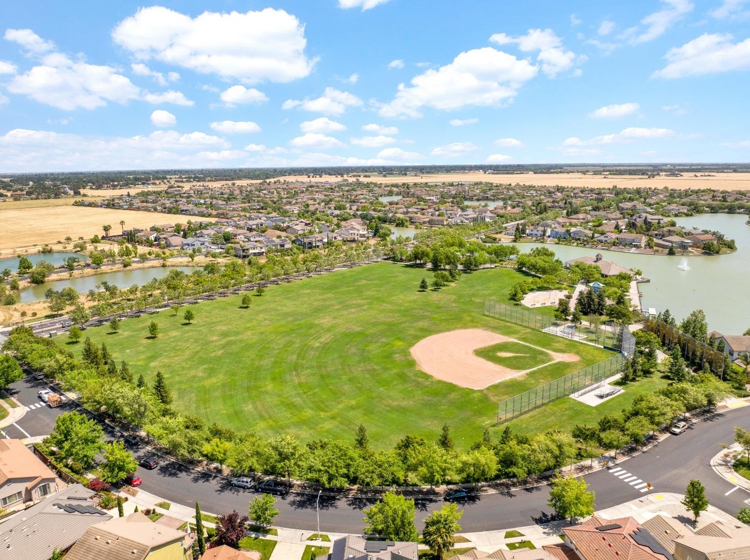 3355 Seymour Ct, West Sacramento CA  95691-5408 exterior