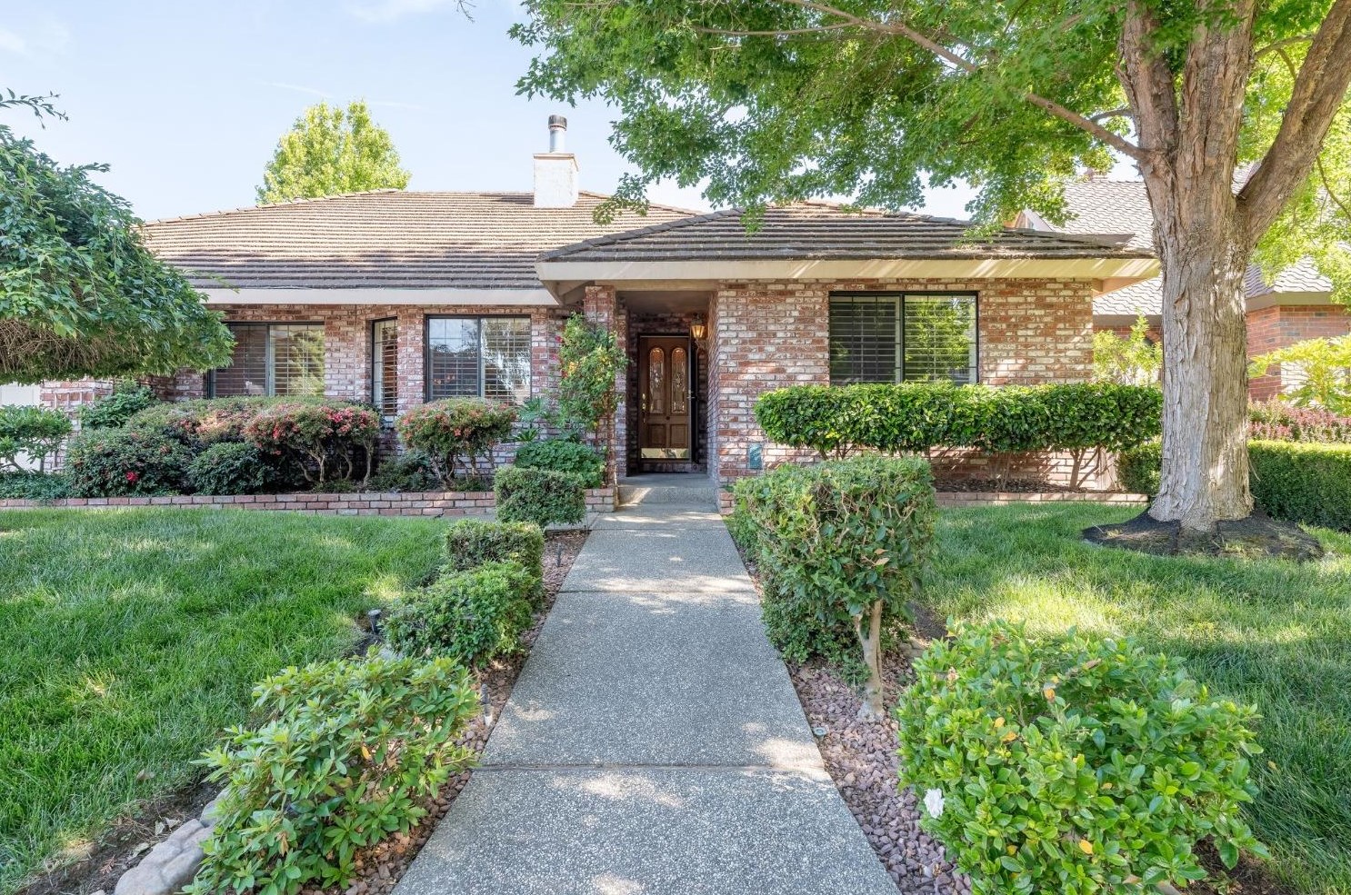 364 Country River Way, Sacramento, CA 95831-4824
