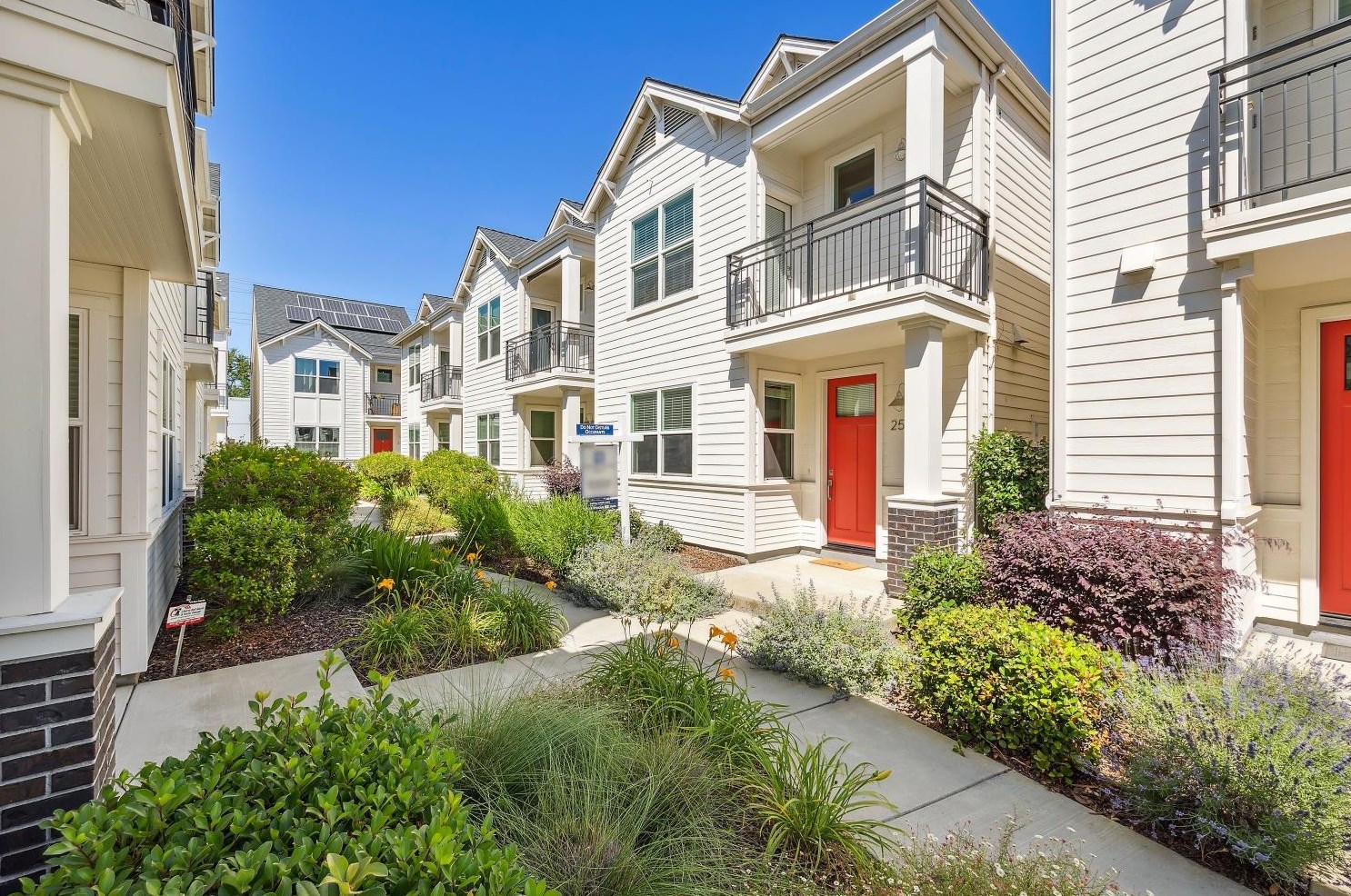 2527 Rice Aly, Sacramento, CA 95816-7328