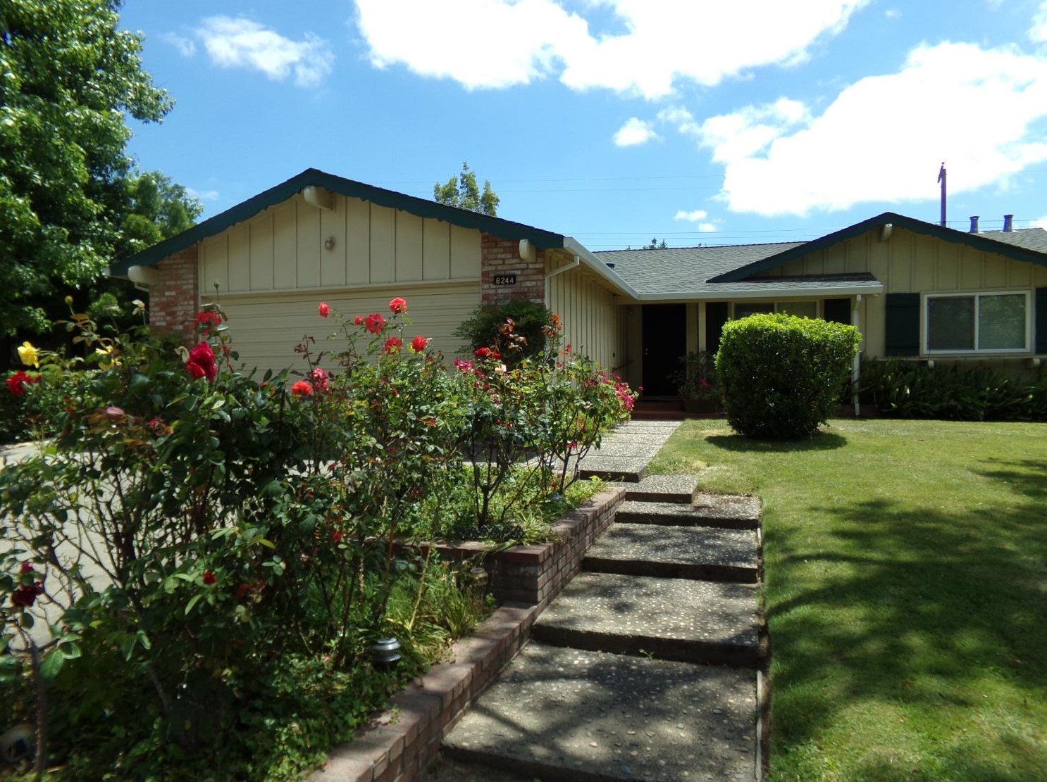 8244 Cedar Crest Way, Sacramento, CA 95826-2909