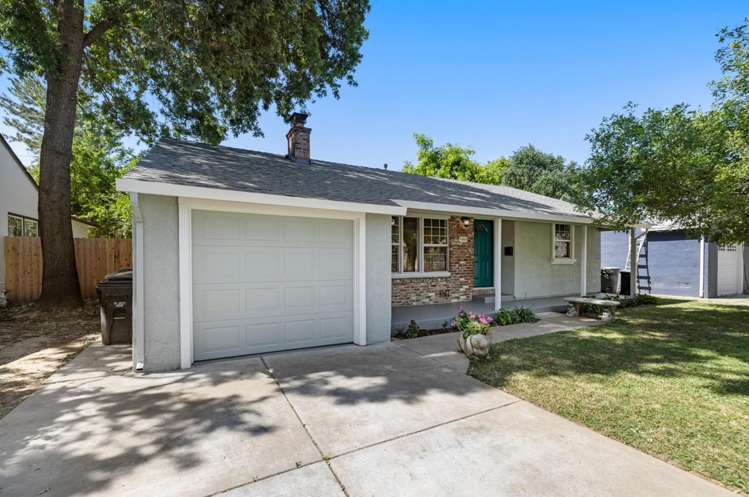 4304 20th Ave, Sacramento, CA 95820-3922