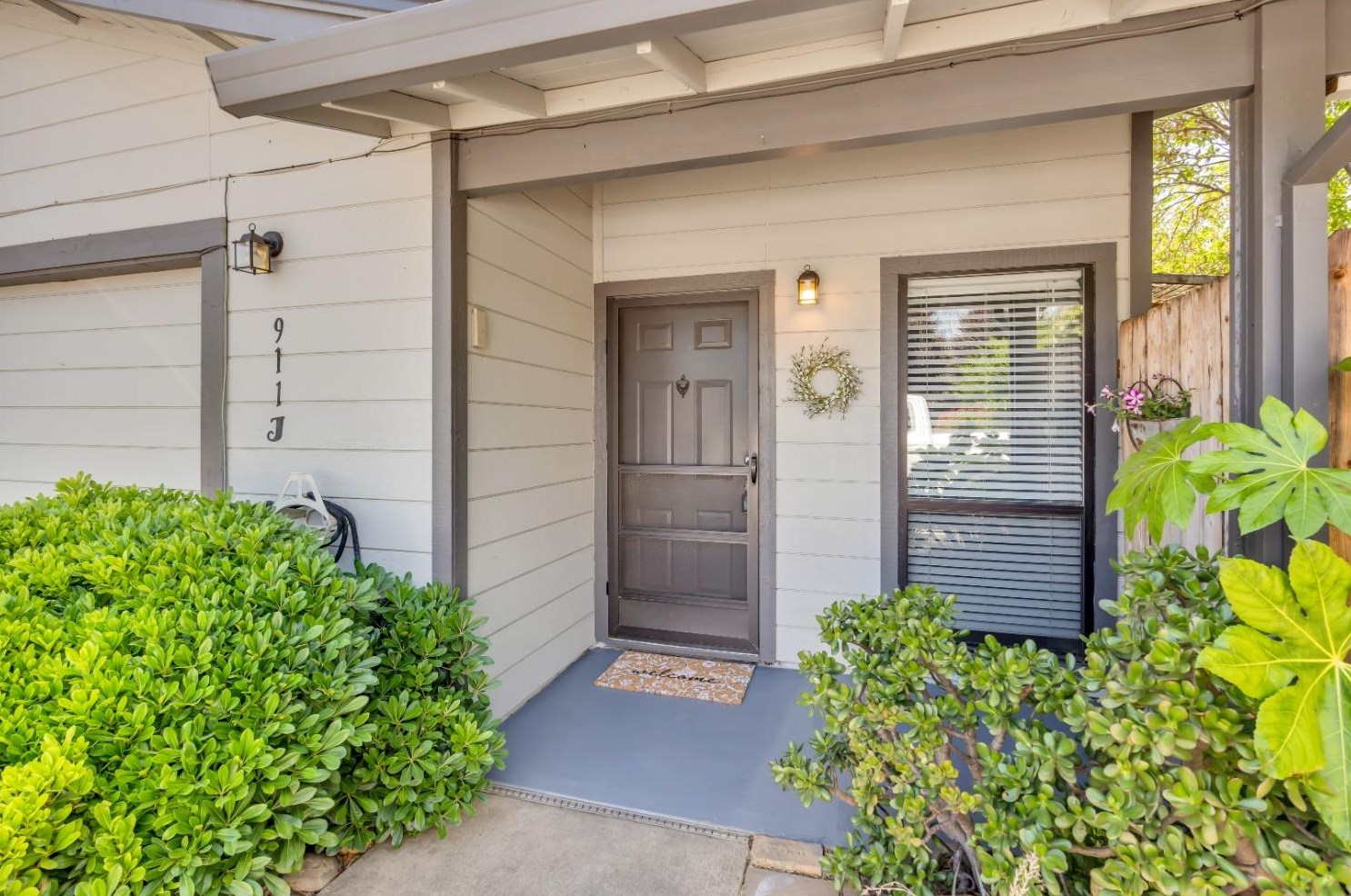 911 Bidwell St, Folsom, CA 95630-3348