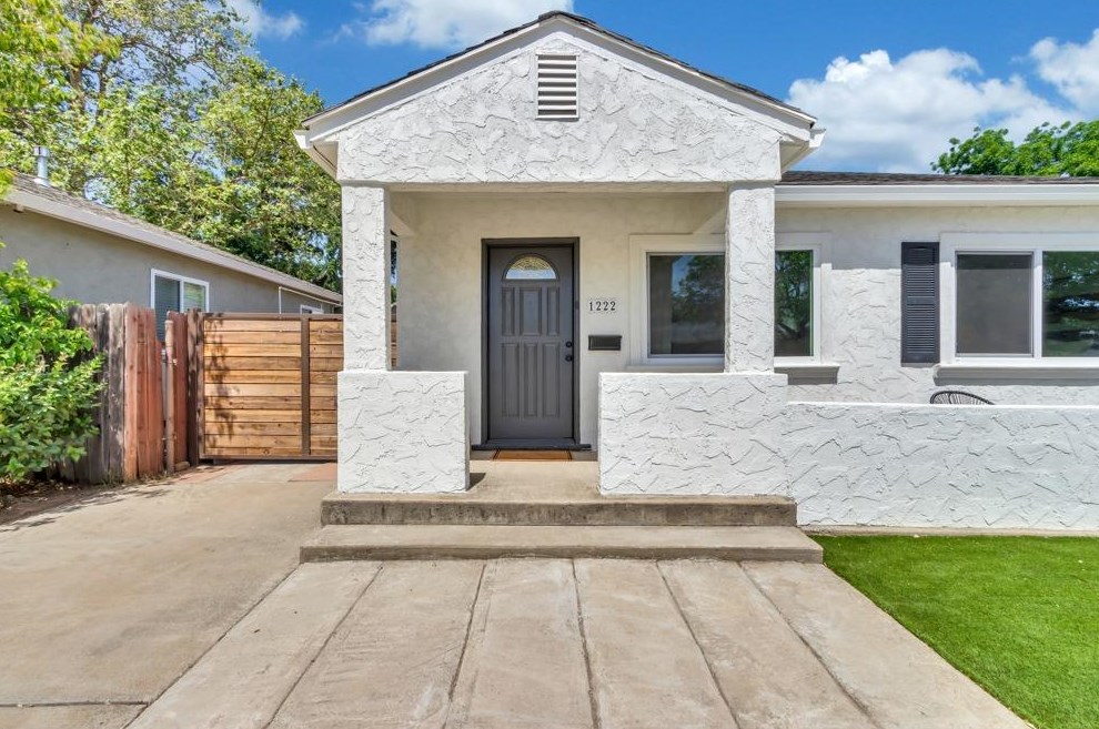 1222 57th St, Sacramento, CA 95819-3926