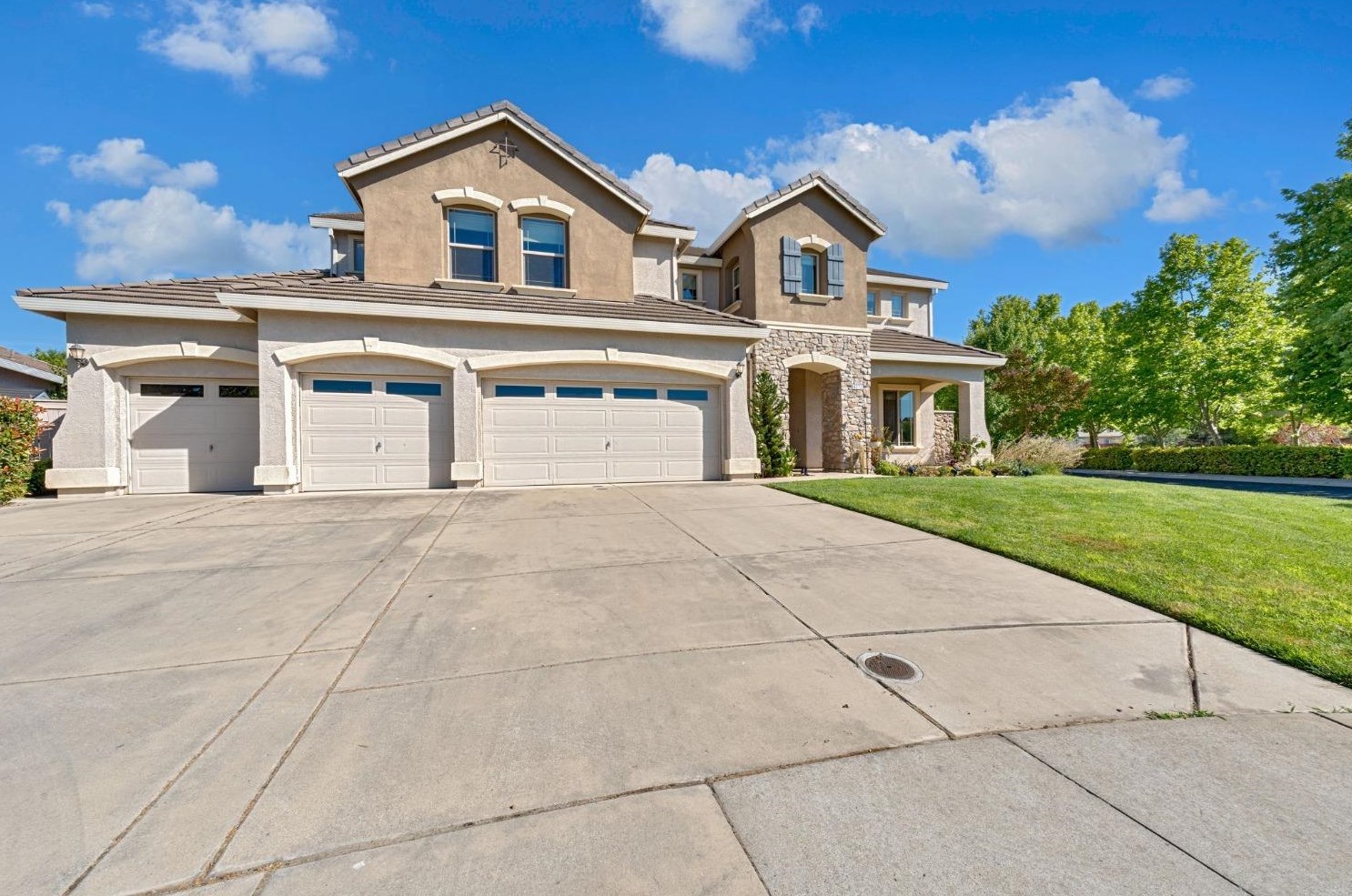 8272 Bonito Cir, Elk Grove, CA 95757-6273