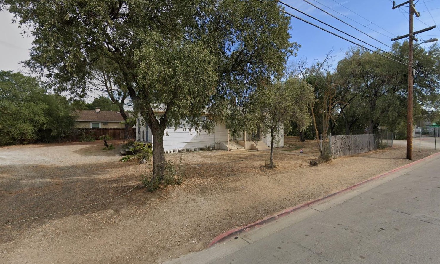 490 School St, Livermore, CA 94550-3613