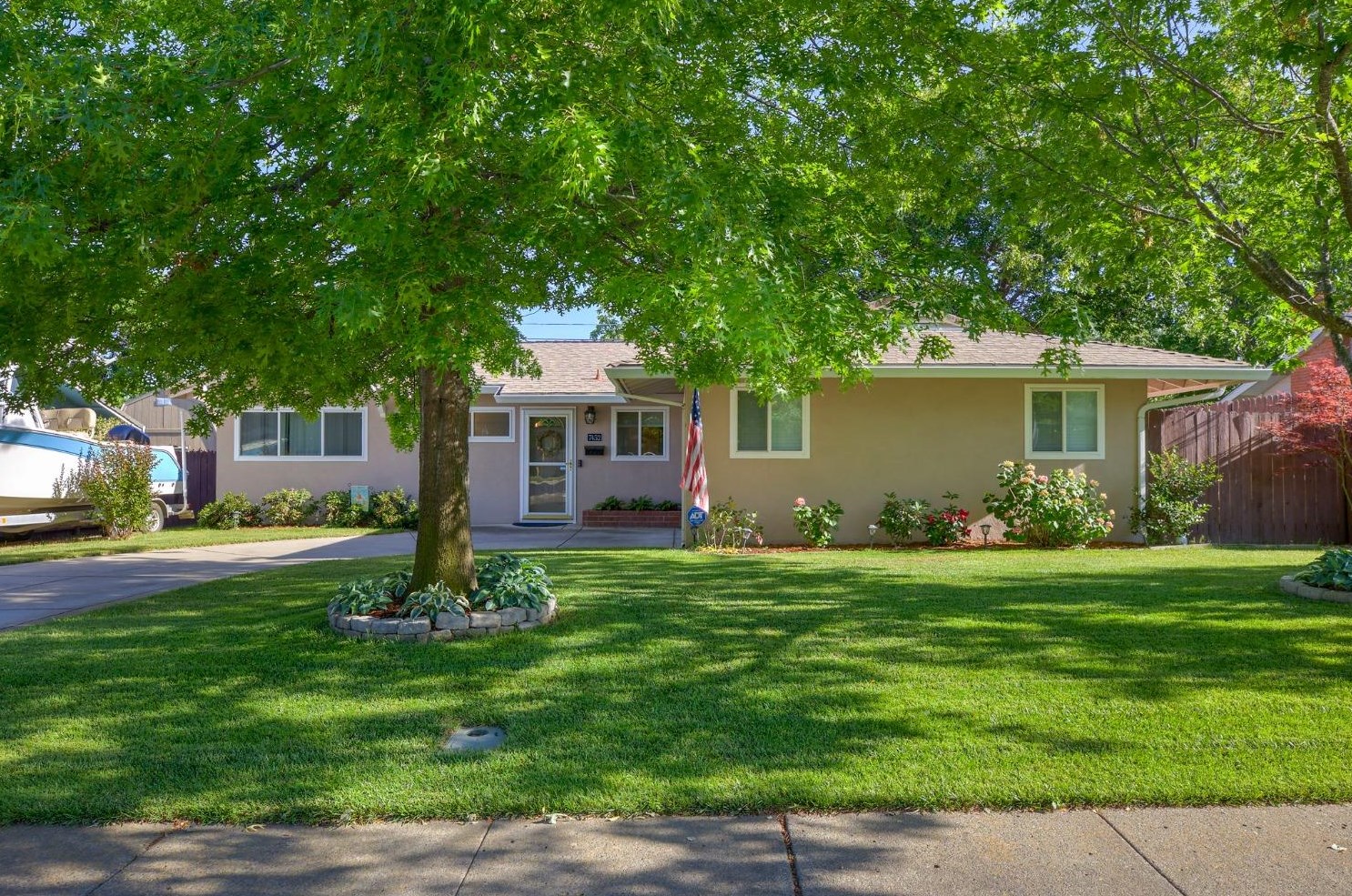 7452 Brook Dale Dr, Citrus Heights, CA 95621-1309