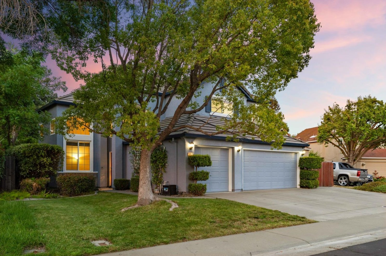 8917 Marlayana Ct, Elk Grove, CA 95758-6227