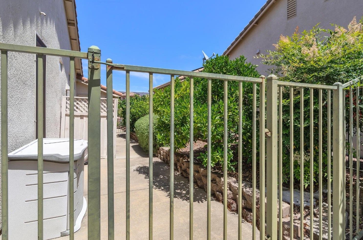 1573 Summerhill Ln, Lincoln CA  95648-8348 exterior
