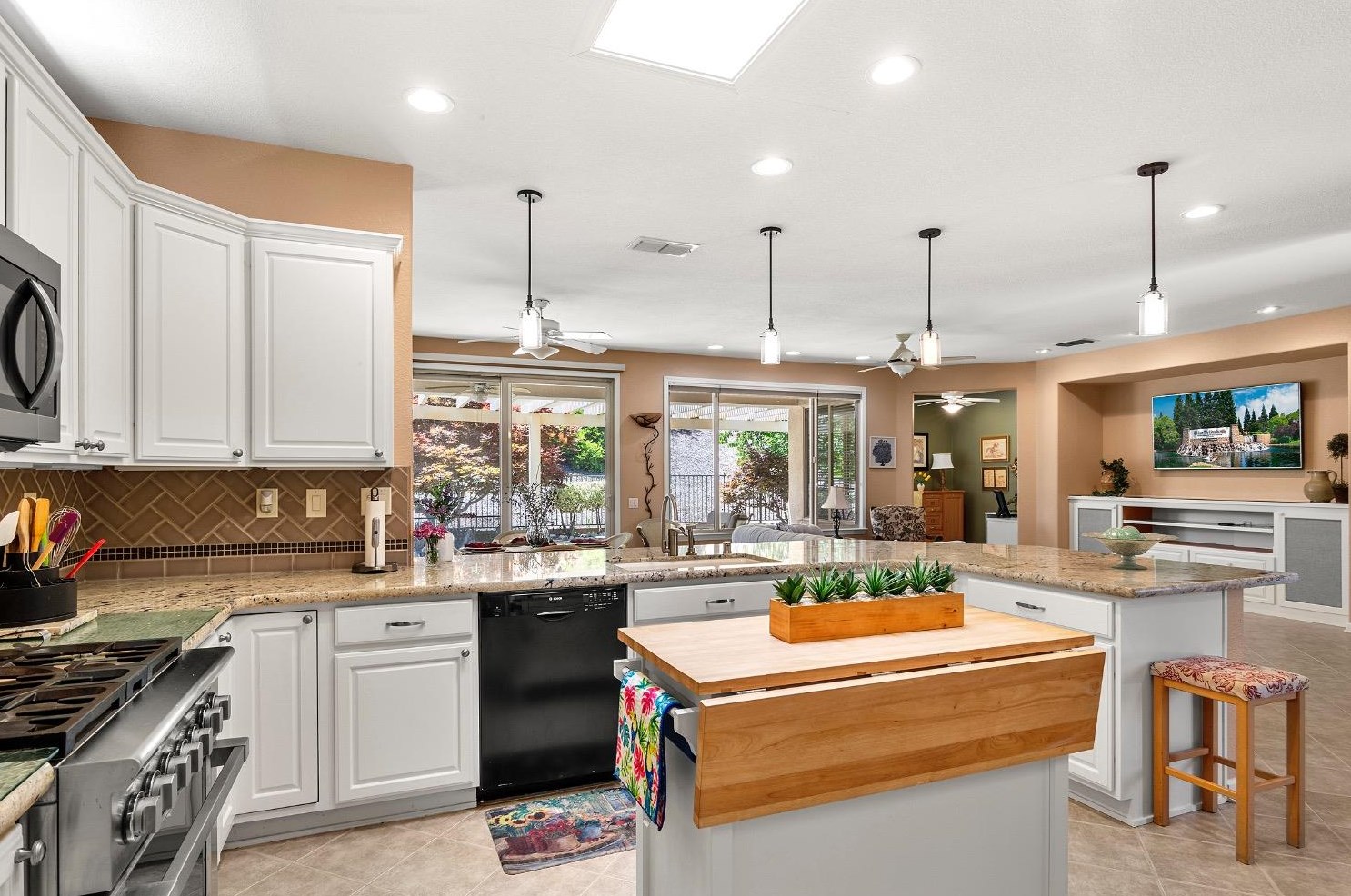 1573 Summerhill Ln, Lincoln CA  95648-8348 exterior