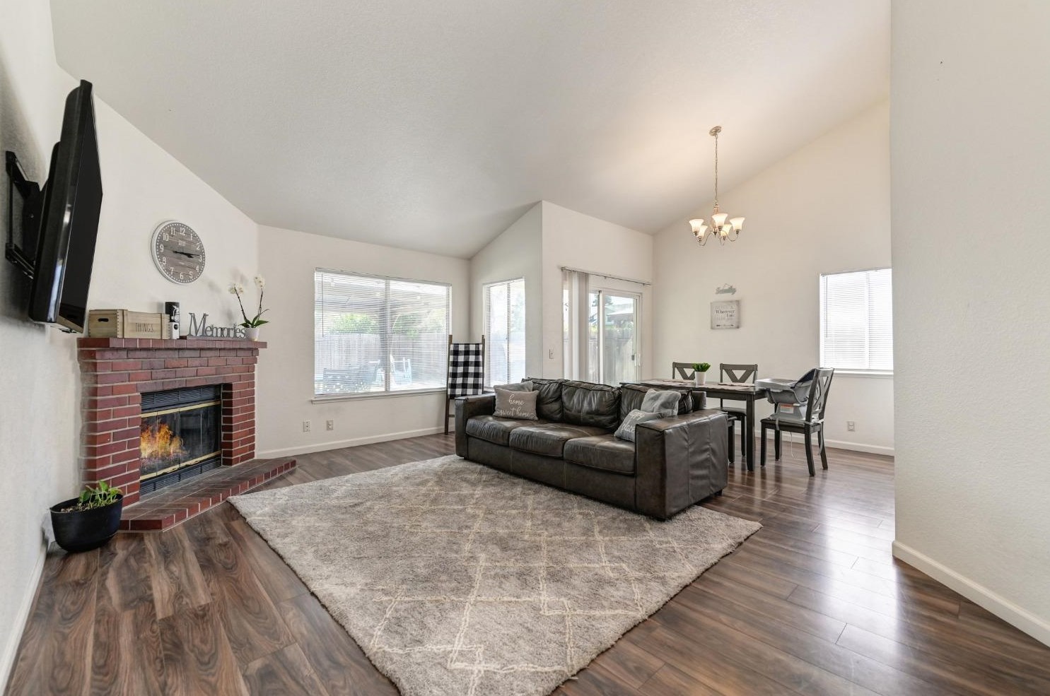 8220 Stevenson Ave, Sacramento CA  95828-5208 exterior
