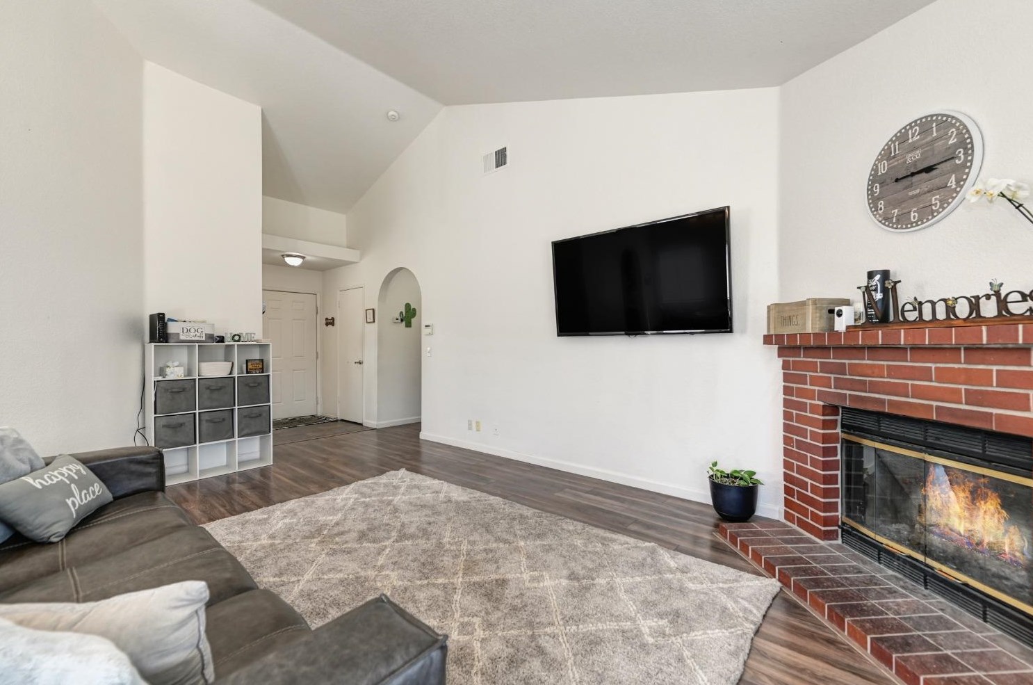 8220 Stevenson Ave, Sacramento CA  95828-5208 exterior