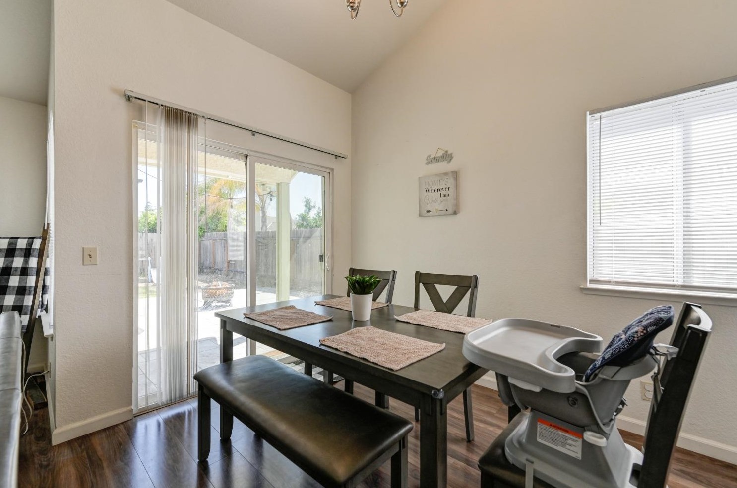 8220 Stevenson Ave, Sacramento CA  95828-5208 exterior