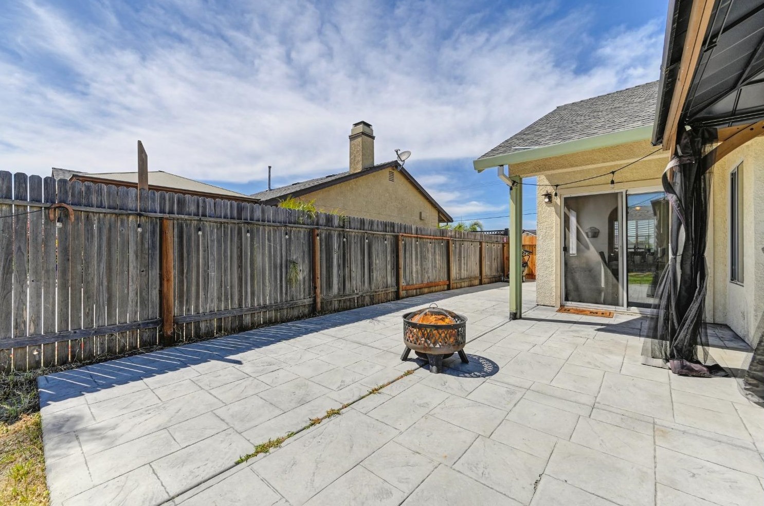 8220 Stevenson Ave, Sacramento CA  95828-5208 exterior