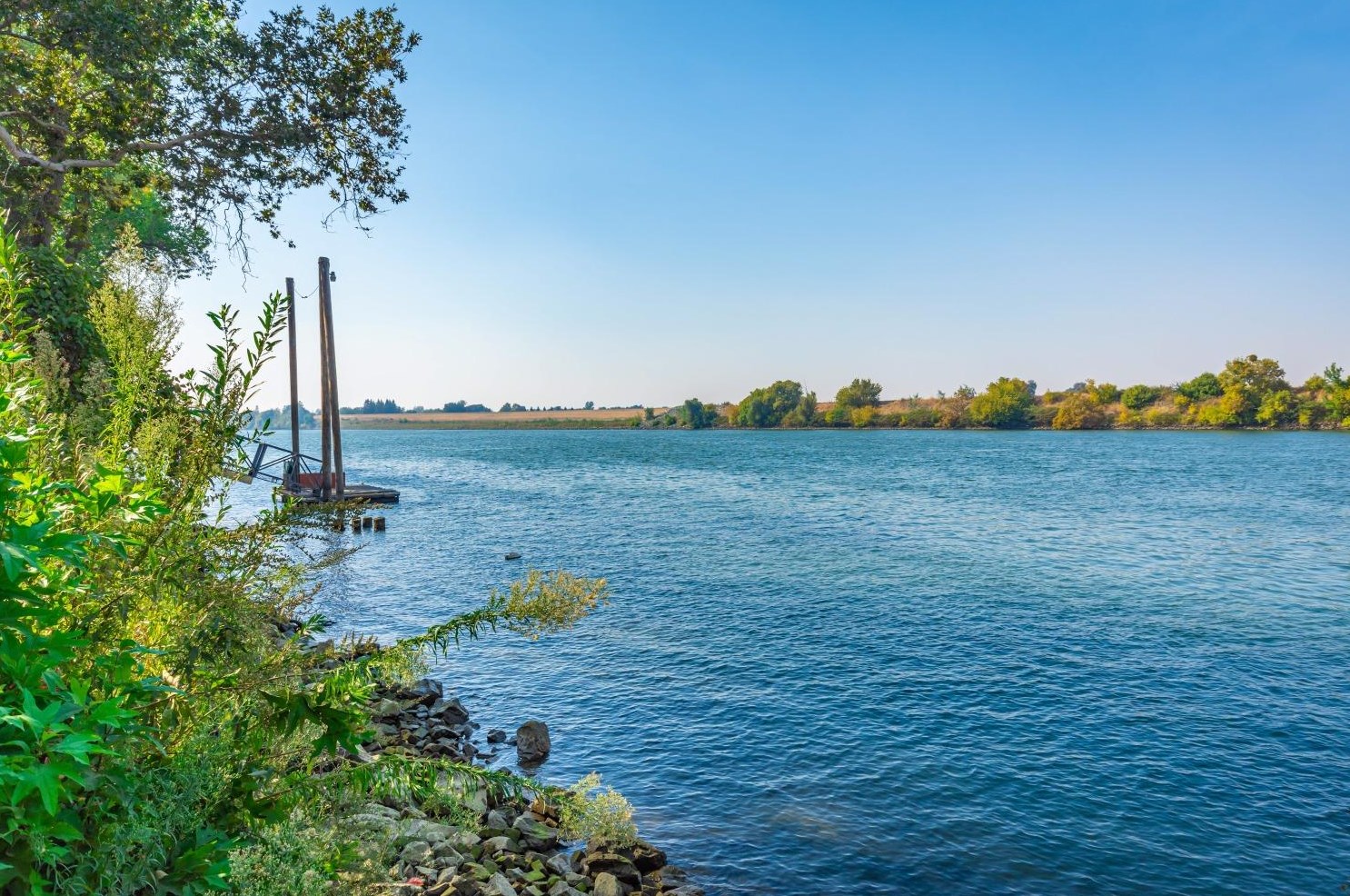 654 Riverlake Way, Sacramento, CA 95831-1123