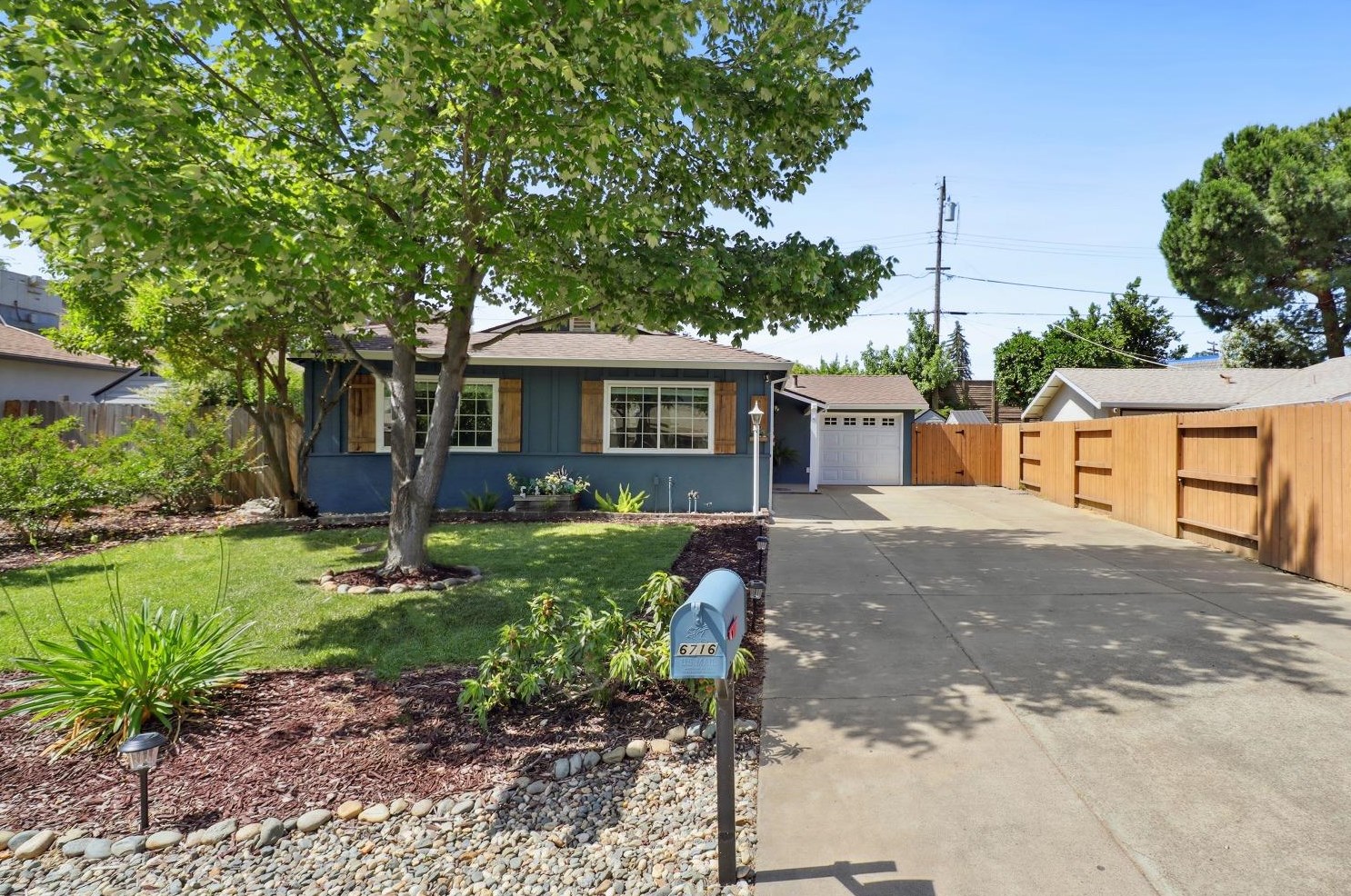 6716 Lincoln Oaks Dr, Fair Oaks, CA 95628-3112