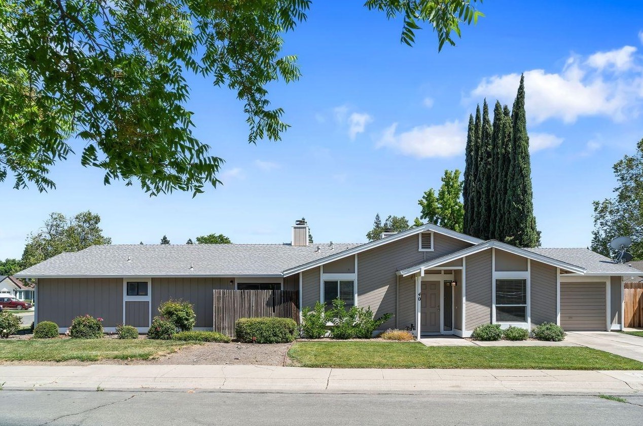 40 Bingham Cir, Sacramento, CA 95831-4735